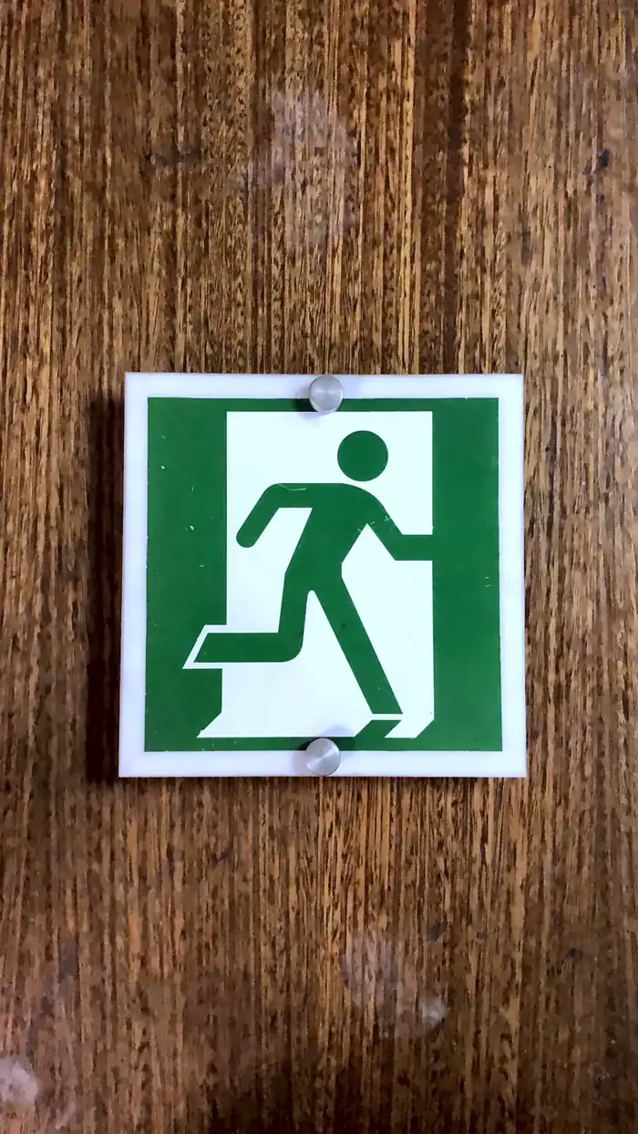 Señalética de acrílico de salida de emergencia