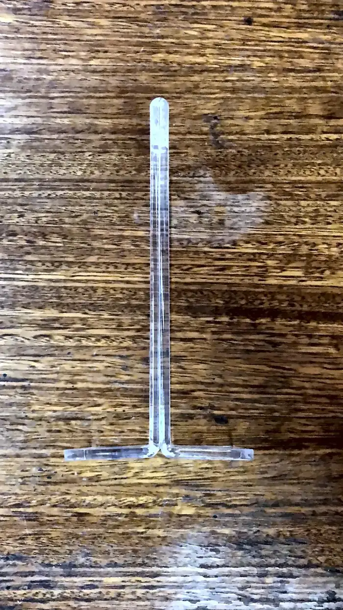 Soporte de acrílico en T